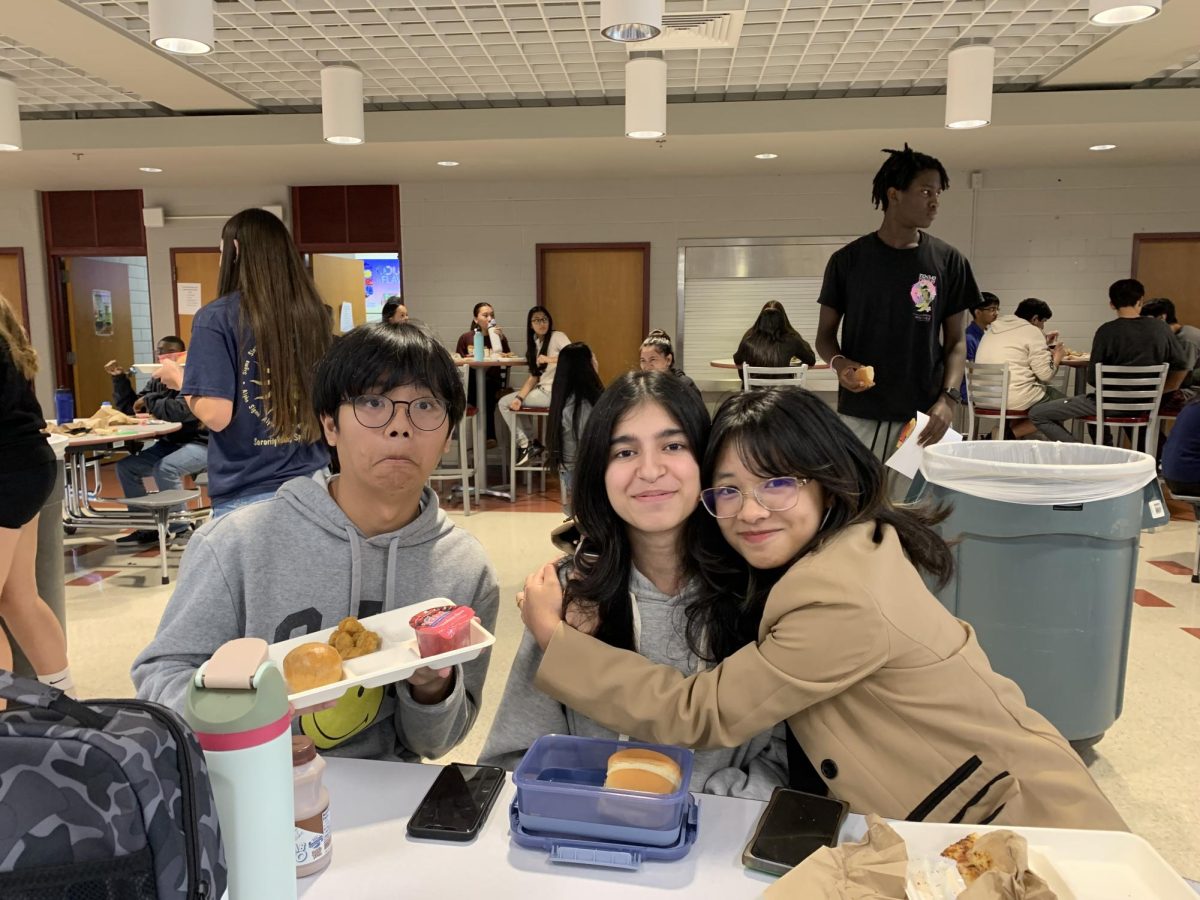 A group of friends eating lunch together in the Broad Run cafeteria