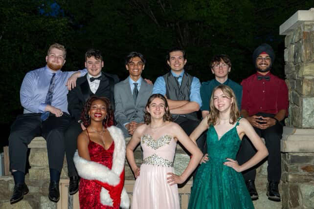 A group posing for prom
Credit: Broad Run High School